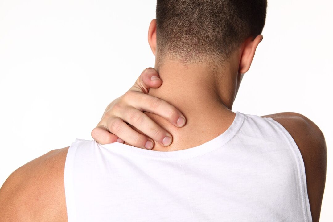 Dzemdes kakla osteohondrozi pavada diskomforts un sāpes kaklā