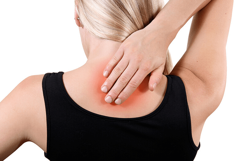 Viens no osteohondrozes simptomiem ir muguras sāpes